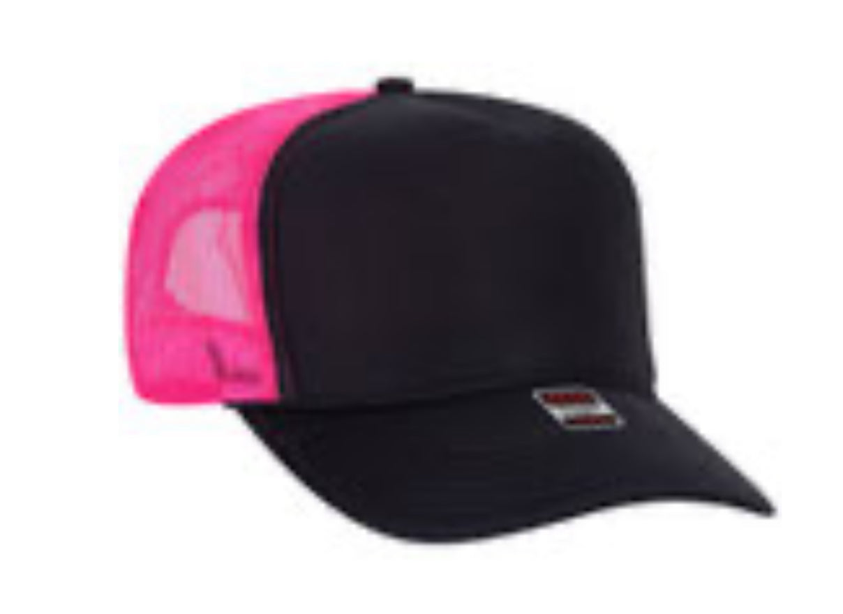 🫧QŪ€€Ń🫧 pink/black cap