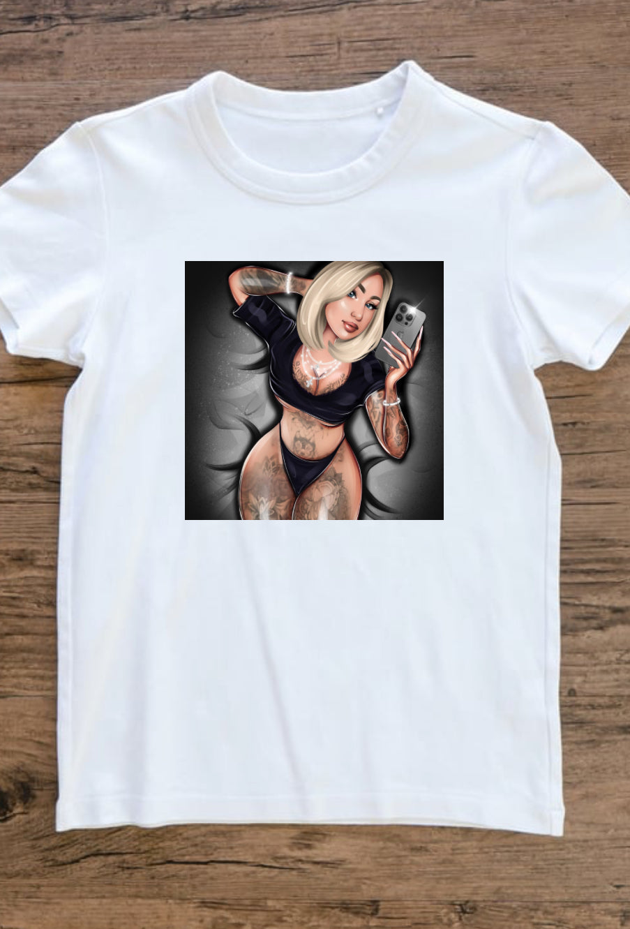 🫧QŪ€€Ń🫧 Selfie tee