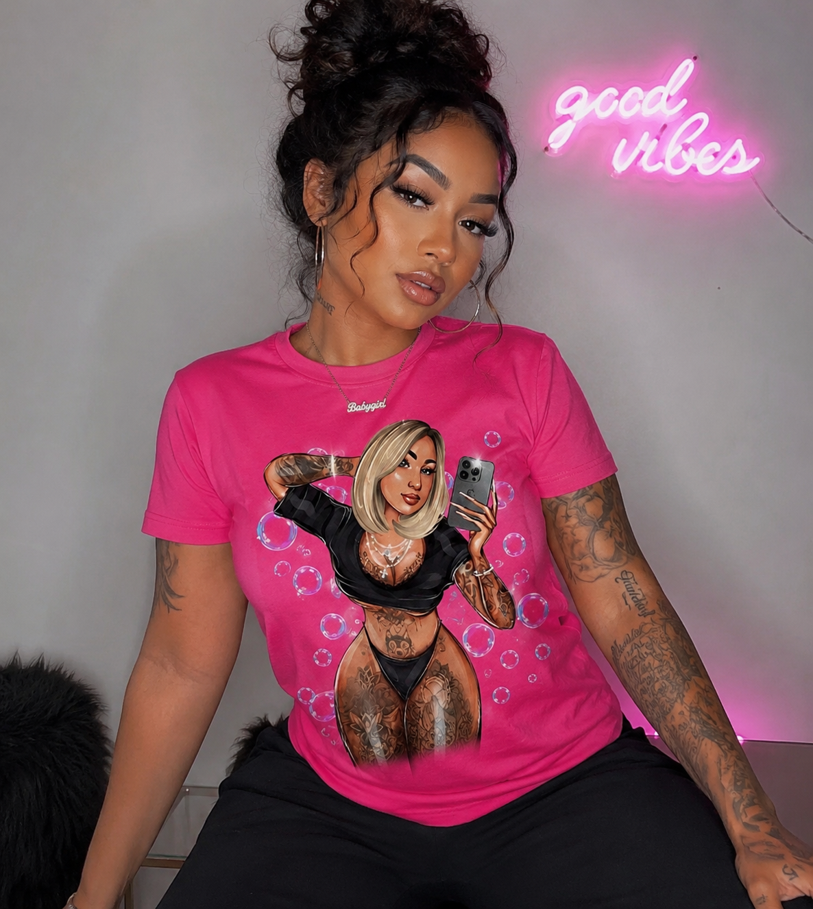 🫧QŪ€€Ń🫧 Selfie Tee, Sweatshirt & Hoodie