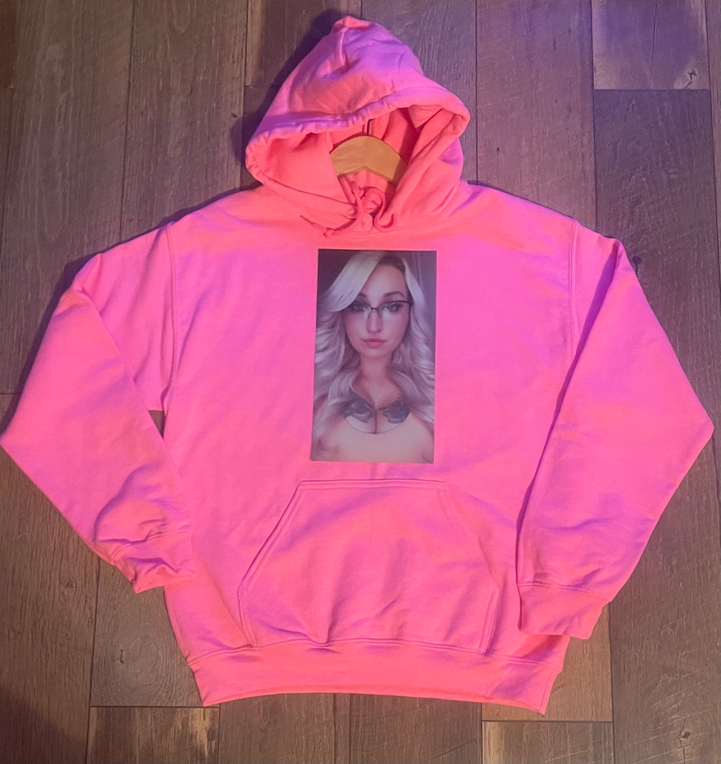Solid hoodie with 🫧QŪ€€Ń🫧 real pic print
