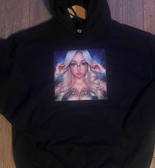 Solid hoodie with 🫧QŪ€€Ń🫧 hands up print